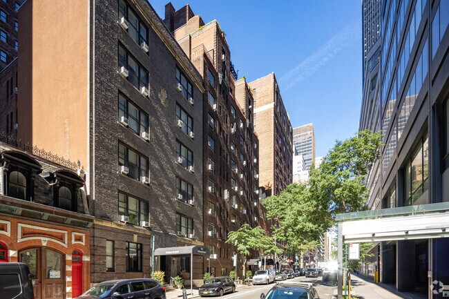 Photo - 140 E 40th St