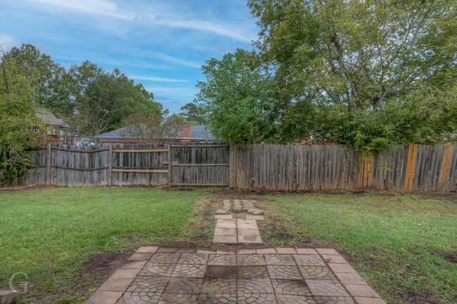 Photo - 220 Sherwood Dr