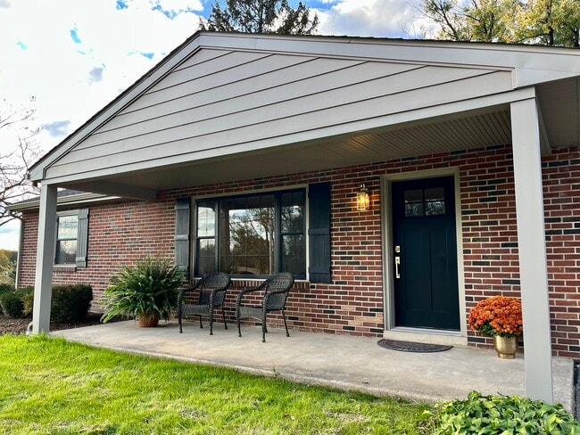 Building Photo - 454 River Corner Rd