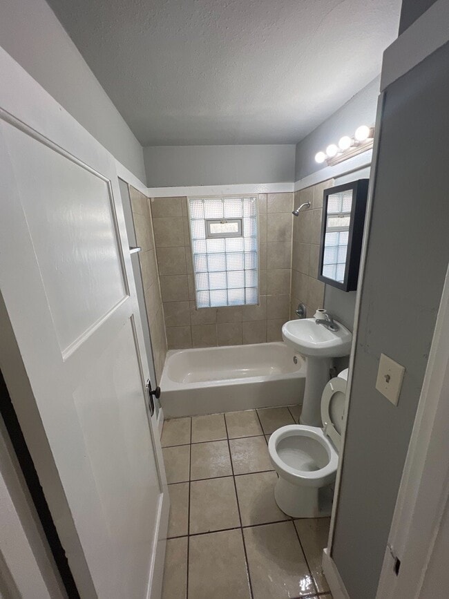 Building Photo - 3843 N 24th Pl Rental