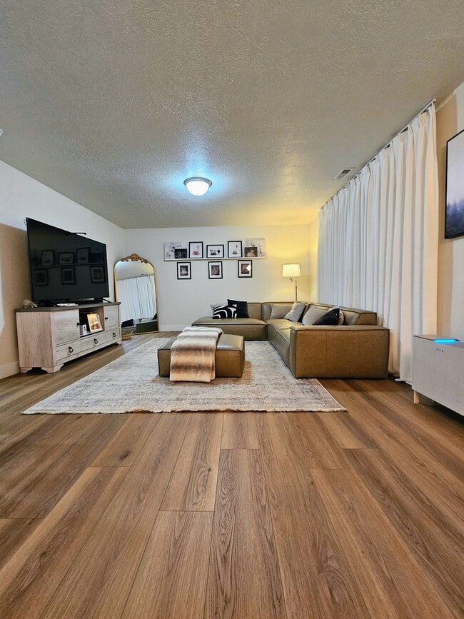 Photo - 2835 W 500 N