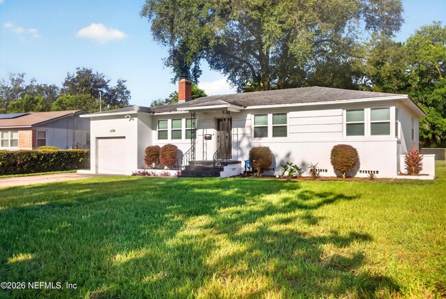 Photo - 6338 Mercer Cir W