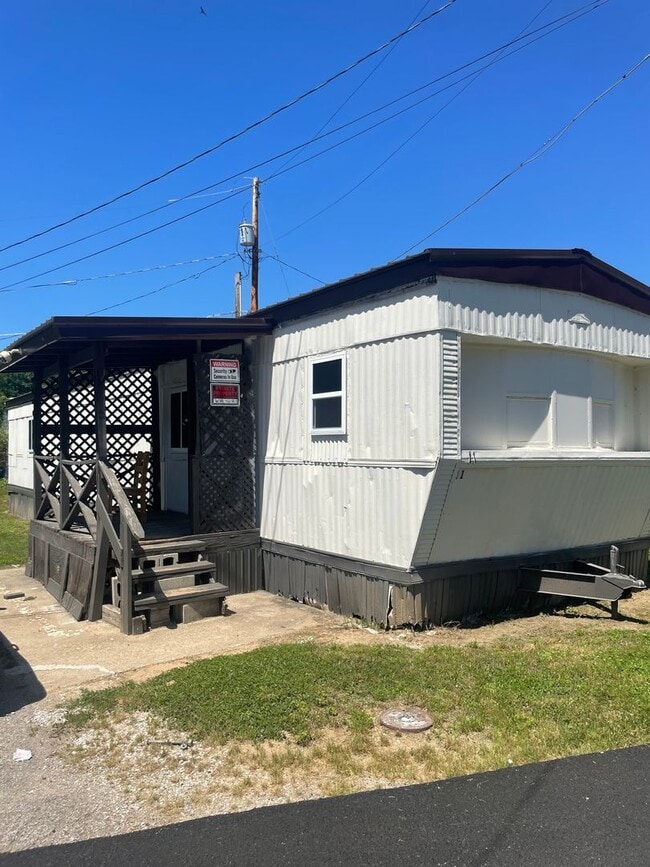 Building Photo - Two Bedroom One Bath Manufactured Home in Huntington
