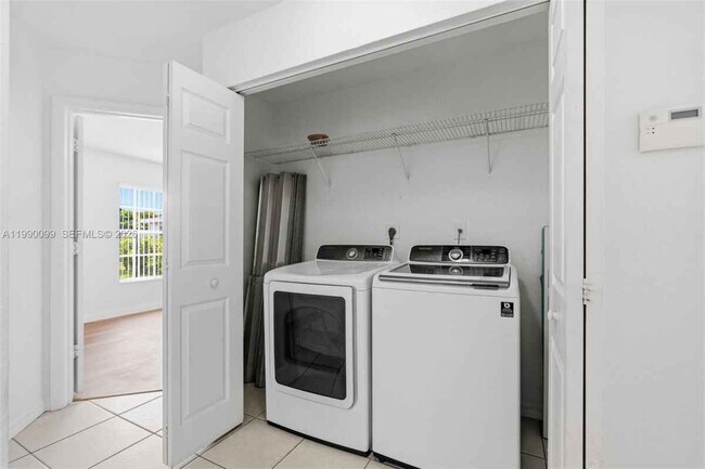 Photo - 841 NW 10th St