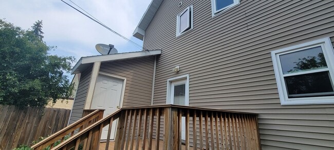 Building Photo - 1315 Bixby Ave NE Rental