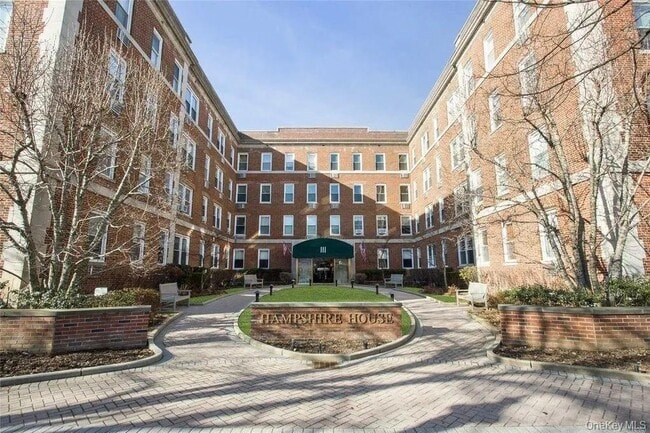 Building Photo - 111 7th St