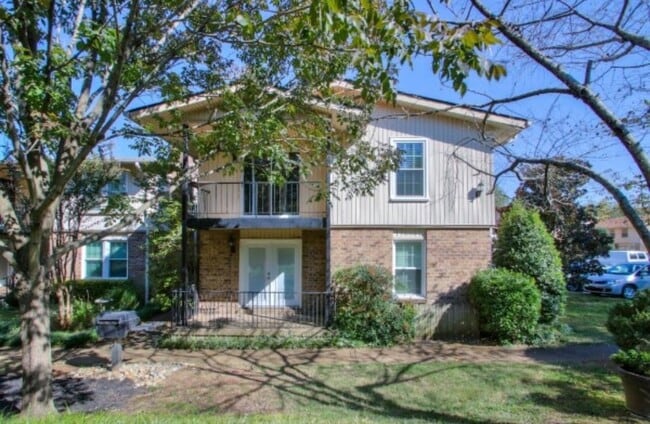 Building Photo - 2116 Hobbs Rd Unit M5