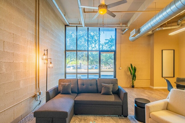 Photo - 1275 E University Dr Unidad ID1388732P