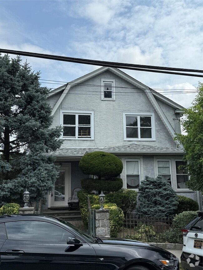 Building Photo - 109 Greenvale Ave Rental