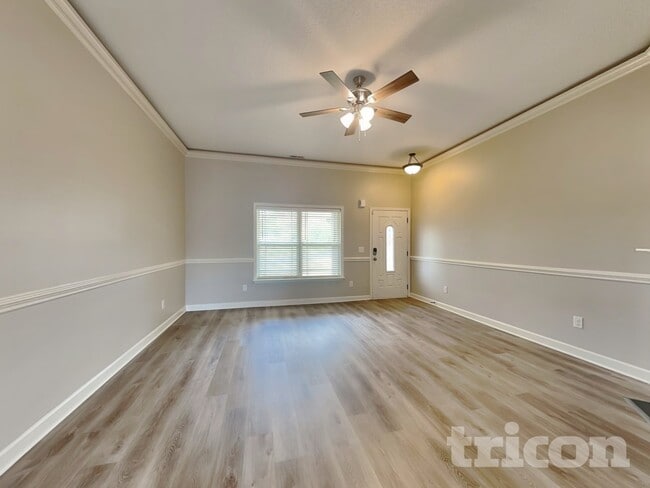 Photo - 339 Gleaner Dr
