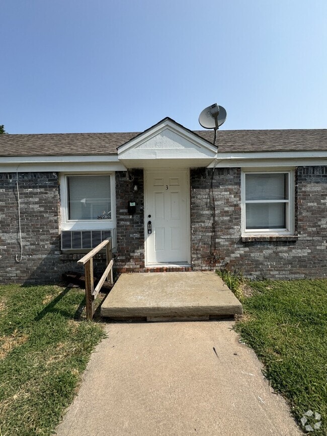 Building Photo - 1 Bed, 1 Bath Rental - Section 8 Approved Unit 3