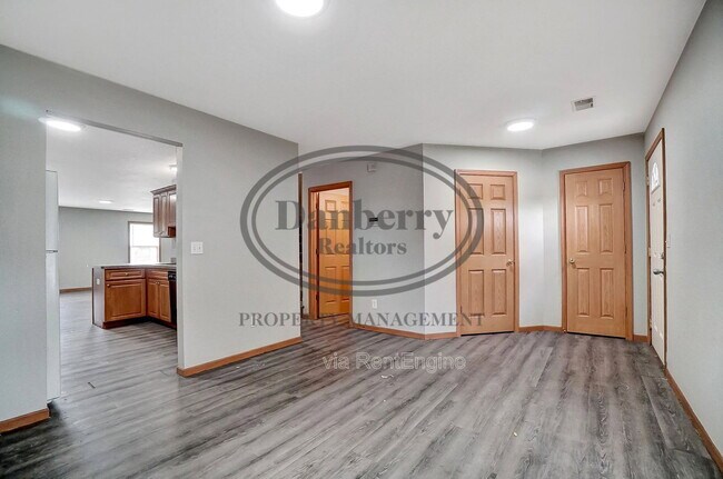 Photo - 1115 N Byrne Rd