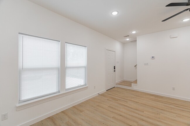 Photo - 7126 Bywood St