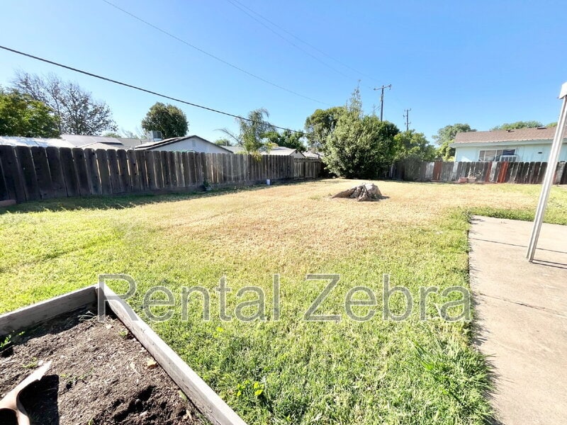 Photo - 2747 Branco Avenue
