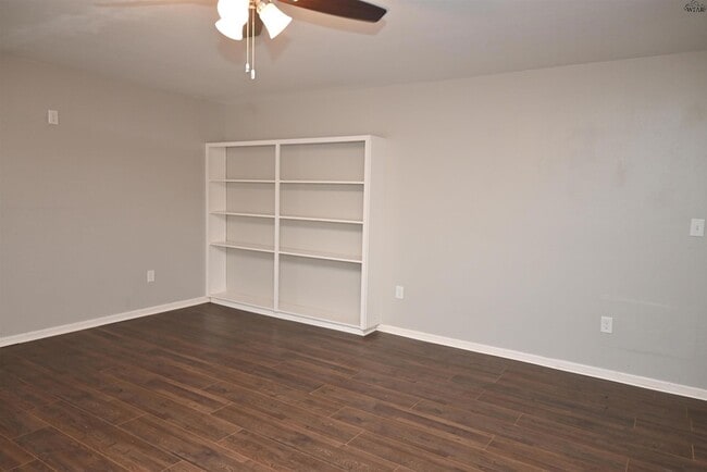 Photo - 721 Maple St