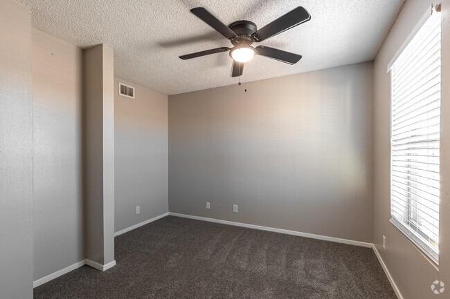 1.5BR, 1BA - 881SF - Den