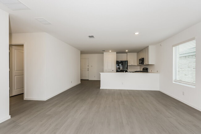 Photo - 1426 Merlin Blf St