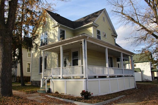 Building Photo - 702 Emmet St Unit 3