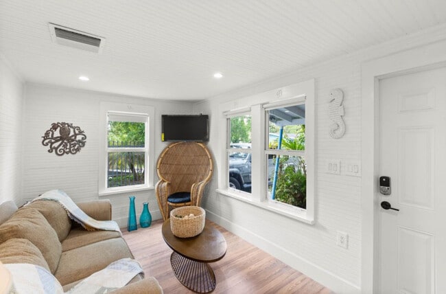 Photo - 3477 Hibiscus St