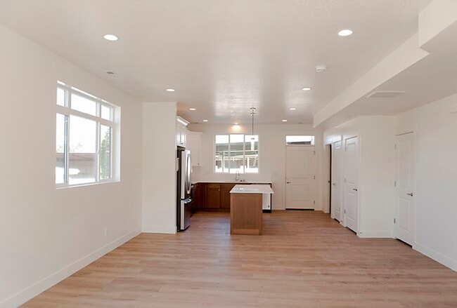 Photo - 155 N Main St