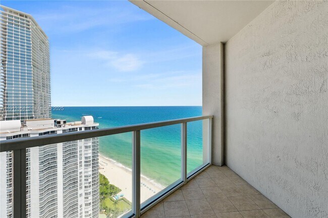 Building Photo - 16699 Collins Ave Unit 3406