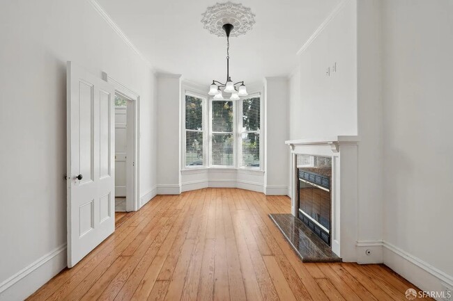 Living room with bay window, decorative fireplace - 1343 Pierce St Unit 1343 Pierce Street