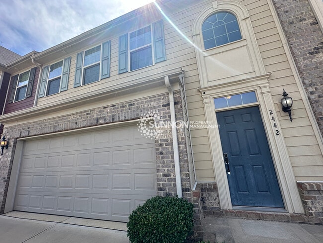 Building Photo - Updated 3 Bedroom Townhome in Bryant Park