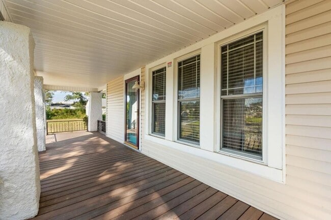 Photo - 342 N Cove Blvd
