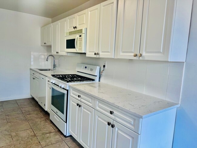 Building Photo - 47 Davis Ave Unit 4F Rental