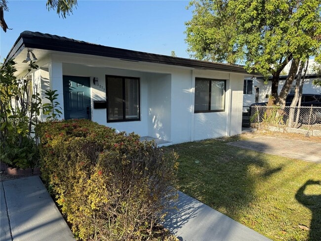 Building Photo - 3275 SW 27th St Unit 3275