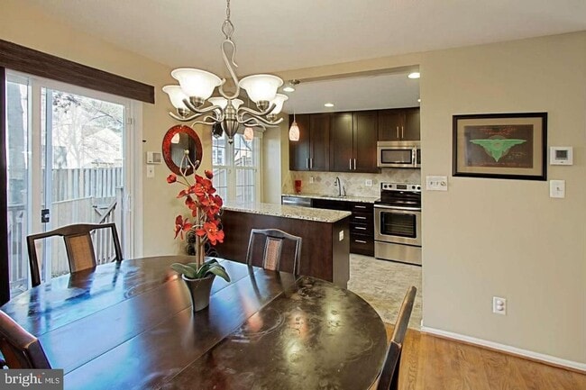 Photo - 5 S Floyd St