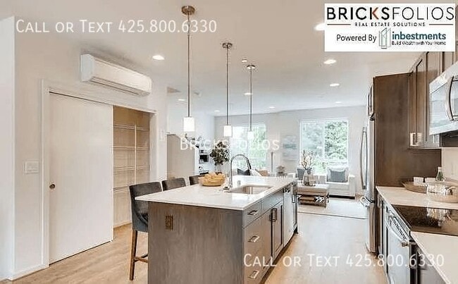 Photo - Don’t Miss This! Stunning Corner-Unit Lynnwood Townhome with Guest Suite