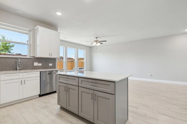 Photo - 1719 Lisa Ct