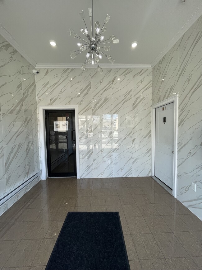 Building Photo - 373 Danforth Ave Unit 305 Rental