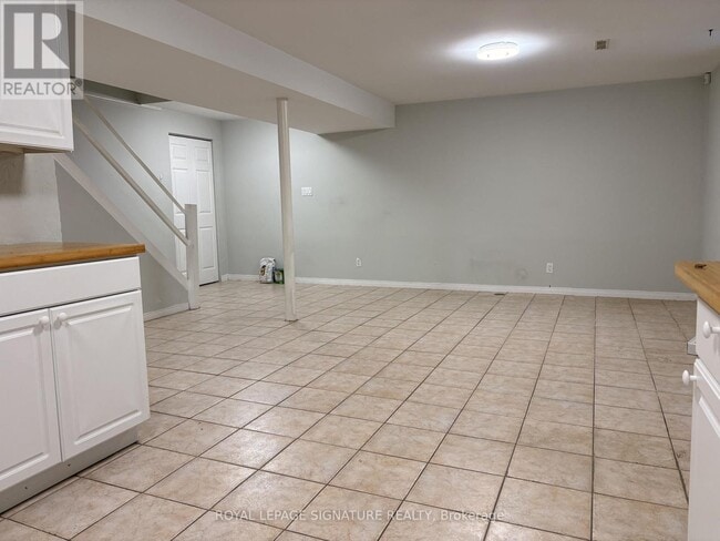Photo - 885 Runningbrook Dr