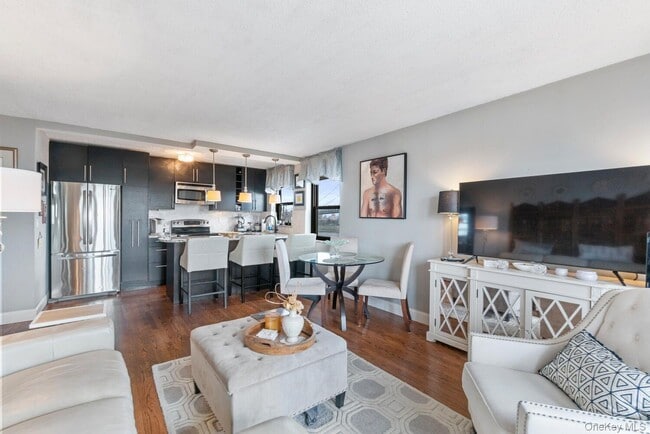 Photo - 25-40-40 Shore Blvd Unit 6A