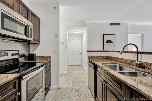 580 S Sapodilla Ave Unidad 105