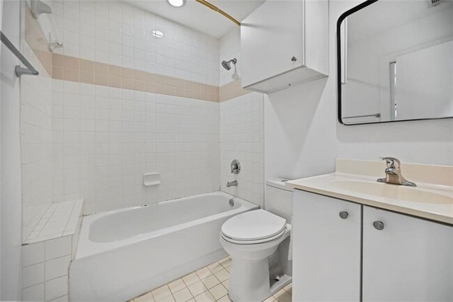 Photo - 920 Memorial Dr SE