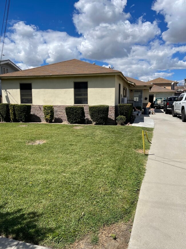 Photo - 1382 N Mountain View Ave Unit 1382