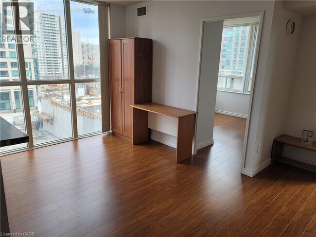 Photo - 265 Enfield Pl Unit 510