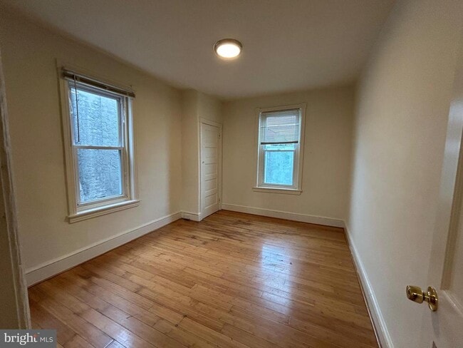 Photo - 718 E Thayer St
