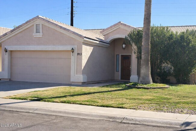 Photo - 1913 E Marquette Dr