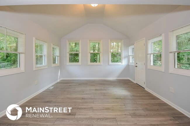 Photo - 15 Regency Way SE