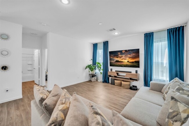 Photo - 7306 Madison Cmns Ln