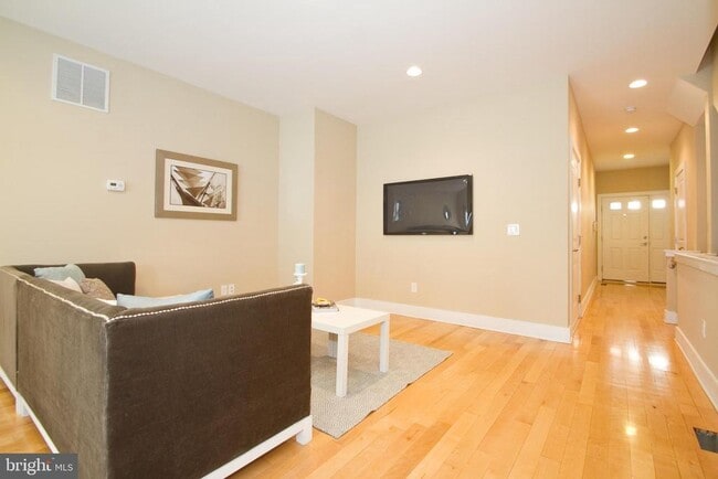 Photo - 1118 Wallace St