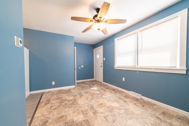 Photo - 323 W Peach St Unit Apt. B