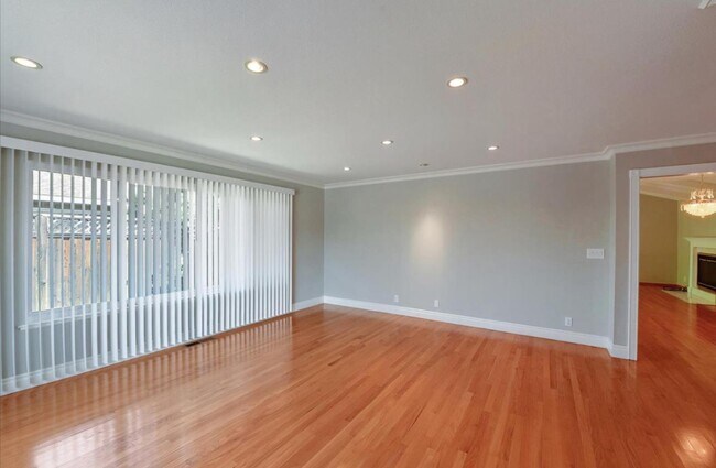 Photo - 6558 Crown Blvd