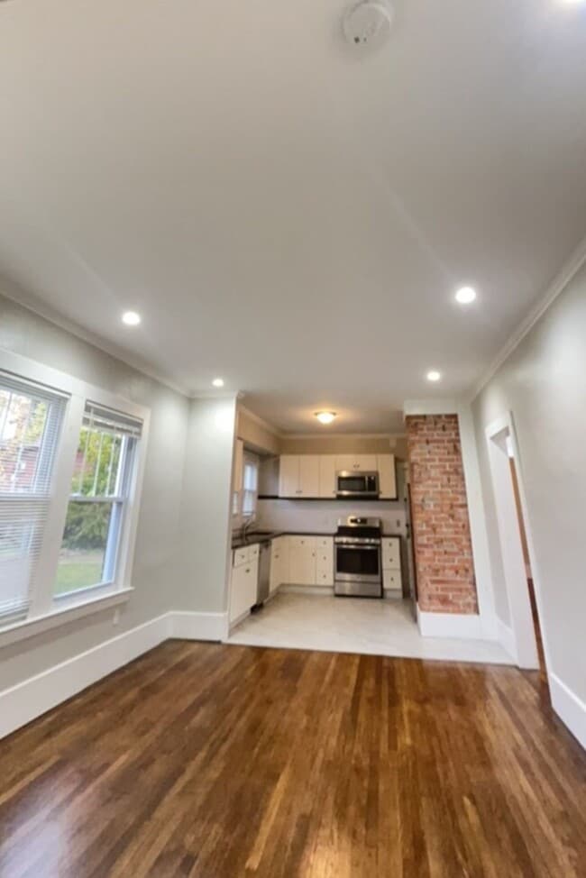 Building Photo - 7426 Dunedin St