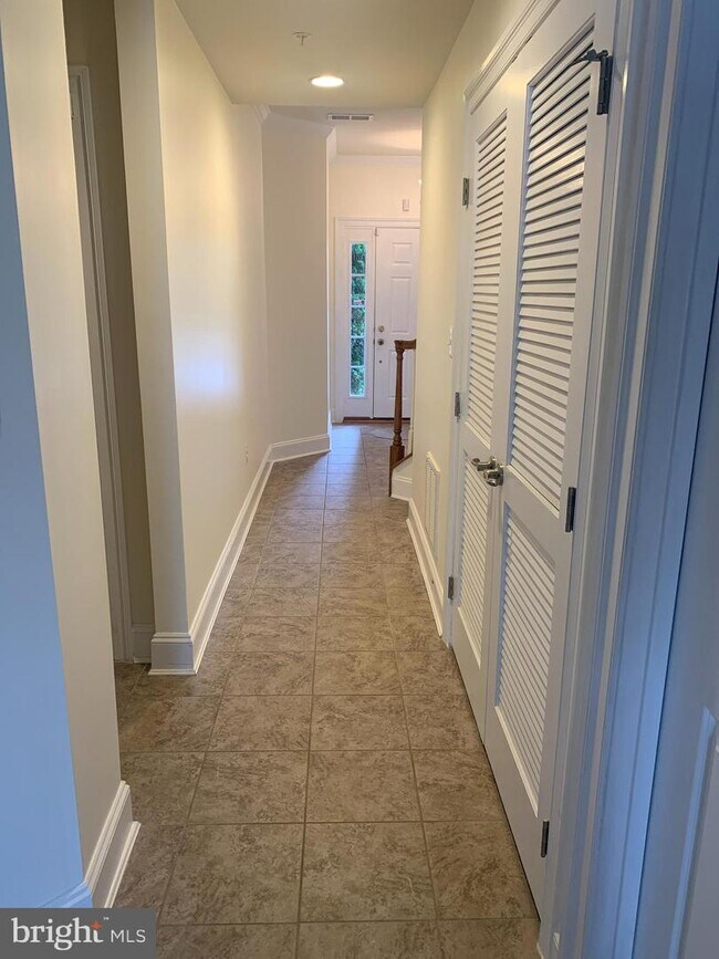 Photo - 548 Deep Creek View