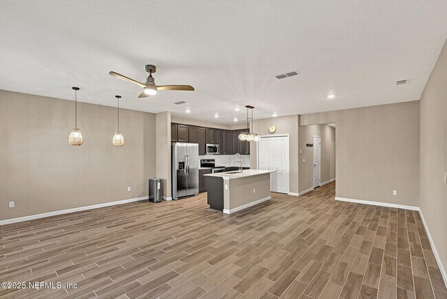 Photo - 483 Boracay Cir